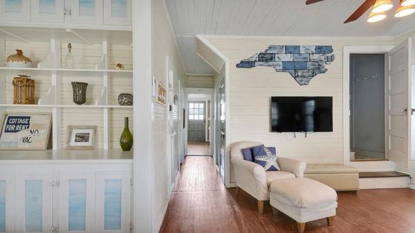 Na zdjęciu widoczny jest obiekt Good Ole Waves by Bryant Real Estate położony w mieście Carolina Beach.