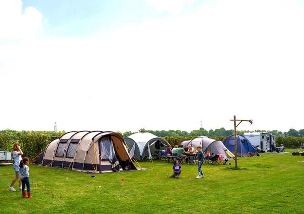 The photo shows the Mini Camping Drentse Monden located in the city of Nieuw-Weerdinge.