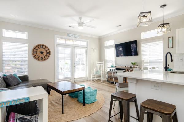 Na fotografii je vidět objekt Shrimply the Best by Bryant Real Estate nacházející se ve městě Carolina Beach.