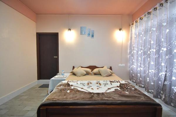 A la foto es mostra l'objecte Ibawanbet Homestay situat a la ciutat de Mawphlang.
