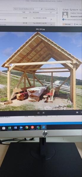 写真にはKamenica市にあるMoja kolibaが写っています。