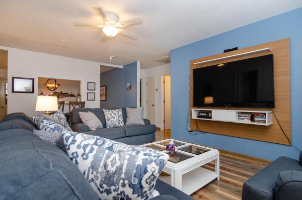 Sunny Vacations Cottage By Bryant Real Estate - Kure Beach, NC