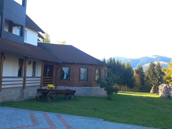 A la foto es mostra l'objecte Camere de Inchiriat Ceahlau situat a la ciutat de Ceahlău.