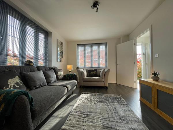 Kale Drive House Long Stays Welcome Free Parking, Sleeps 6 - Tewkesbury