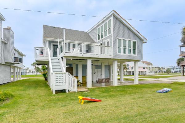 1 Block To Pirates Beach: Family Home In Galveston - Galveston, TX