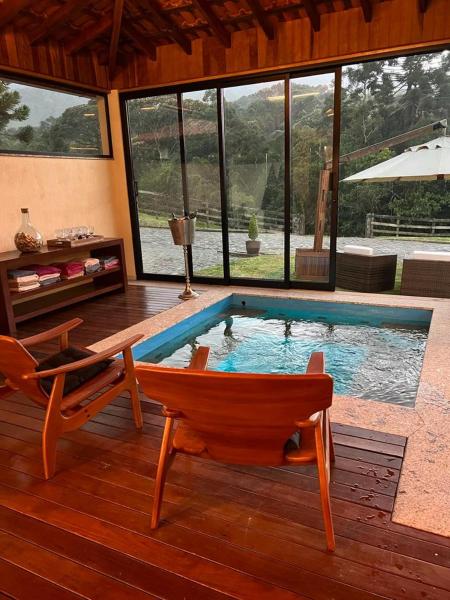 På billedet ses objektet Casa da Cachoeira - Complexo Pedaço do Céu beliggende i byen Itamonte.