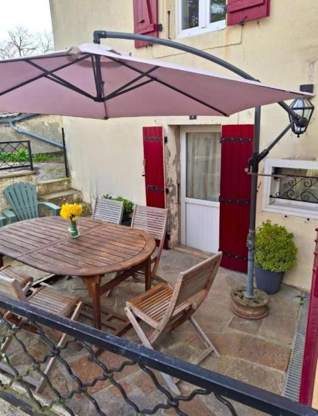 A la foto es mostra l'objecte My Agradi, Maison de village situat a la ciutat de Laprade.