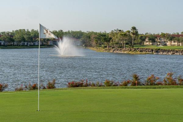 Na fotografii je vidět objekt Golf, Pools, Hot Tub, Pickleball, Near Beaches nacházející se ve městě Naples.