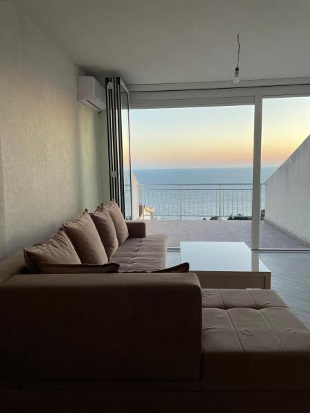 På billedet ses objektet Sea House E&F beliggende i byen Ulcinj.