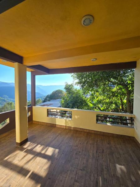 En la foto se muestra el objeto Piso con vista a la montaña ubicado en la ciudad de Cedro.