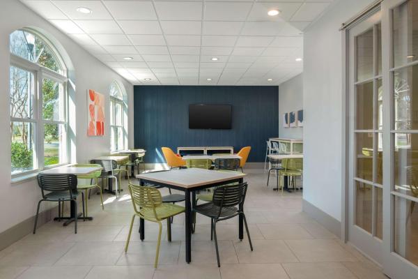 Foto 3: Spark by Hilton Summerville