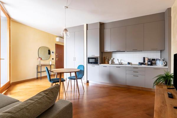 På billedet ses objektet GuestHost - Giudecca Charming Flat X2 with Terrace beliggende i byen Venedig.