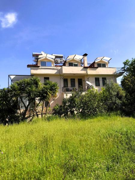 På billedet ses objektet The Tulip Teras houses beliggende i byen Fethiye.