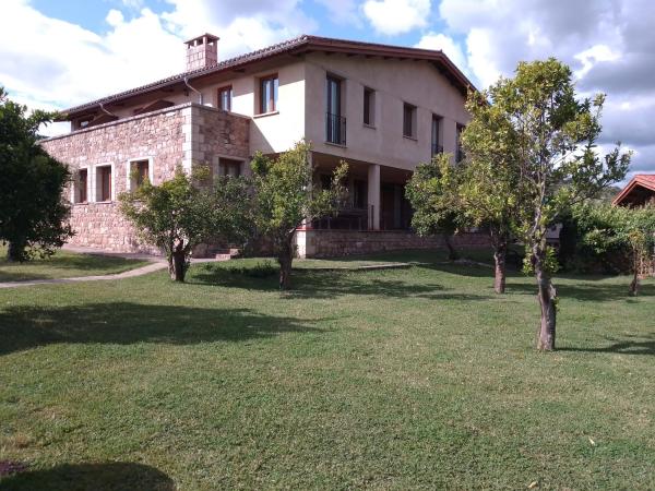 A la foto es mostra l'objecte Casa Rural La Flor del Naranjo situat a la ciutat de Cadalso.