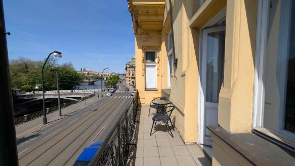 Riverside Gem w Balcony View, Praga