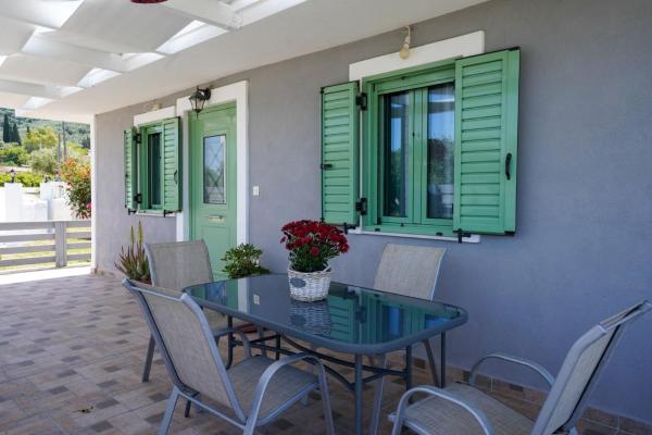 A la foto es mostra l'objecte Mariettas Cottage situat a la ciutat de Pigadhákia.