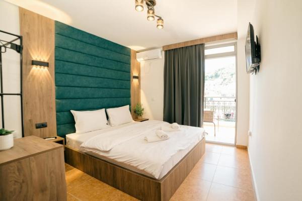 Na foto é possível ver o objeto Hotel Dajti localizado na cidade de Ulcinj.