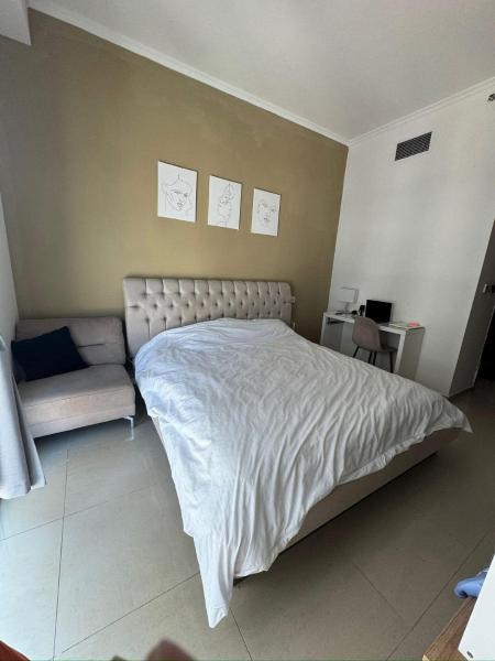A la foto es mostra l'objecte Holidays home situat a la ciutat de Dubai.