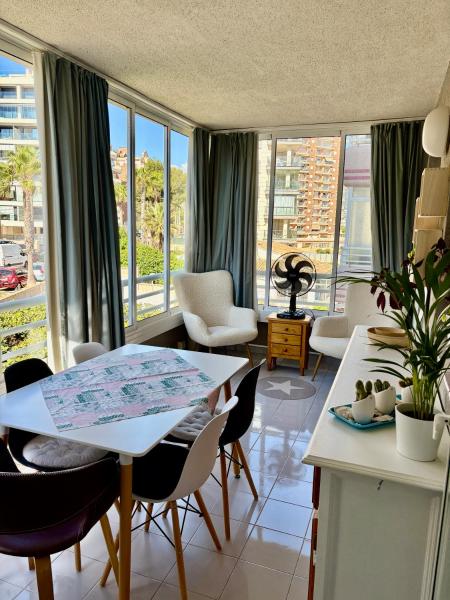 A la foto es mostra l'objecte Anne - AzulenaCalpe situat a la ciutat de Calp.