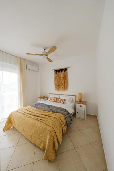 Na foto é possível ver o objeto El Chacha Apartment localizado na cidade de Galatás.