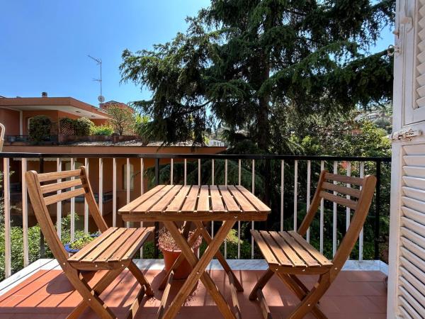 Na fotografii je vidět objekt Casina San Michele con Parcheggio nacházející se ve městě Rapallo.
