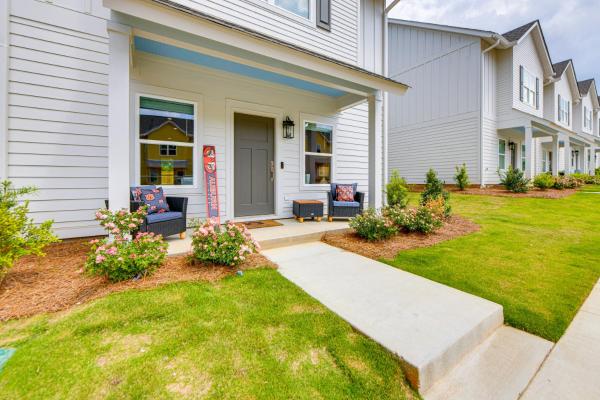 A la foto es mostra l'objecte 4 Mi to Auburn University Townhome with Fenced Yard situat a la ciutat de Opelika.