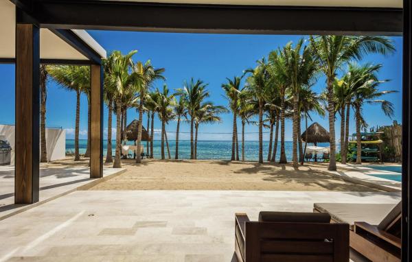 The photo shows the Beachfront & Private Villa in Tulum for 12 Guests located in the city of Balcheil.