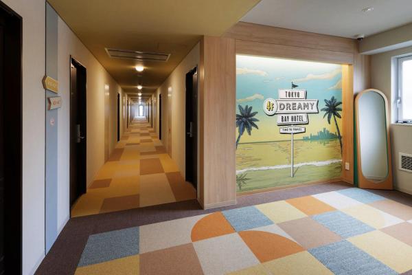 Na fotografii je vidět objekt CVS Bay Hotel nacházející se ve městě Urayasu.