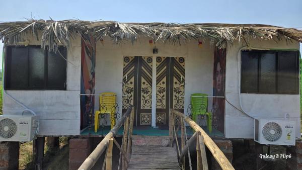 A la foto es mostra l'objecte Sea - Touch Beach Resort Harihareshwar situat a la ciutat de Harihareshwar.