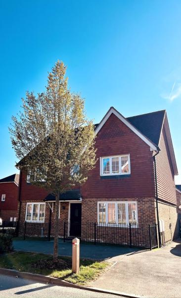 Na fotografii je vidět objekt 4 Bedroom home with study space nacházející se ve městě Horley.