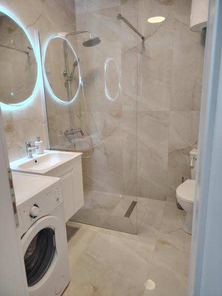 The photo shows the Stan na dan Prnjavor located in the city of Kulaši.