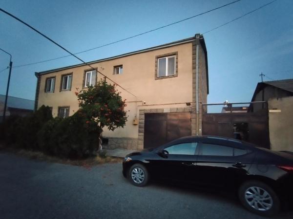 Na foto é possível ver o objeto GuestHouse ED&ER near airport localizado na cidade de Yengidzha.