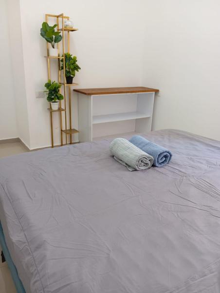 Renovated 2-room Oasis with Balcony, Haifa