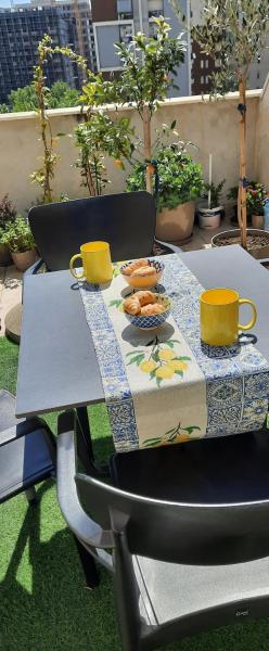 Hidden Gem, modern 2bedroom, amazing terrace-FREE PARKING-YOUR HOME AWAY FROM HOME, Tirana