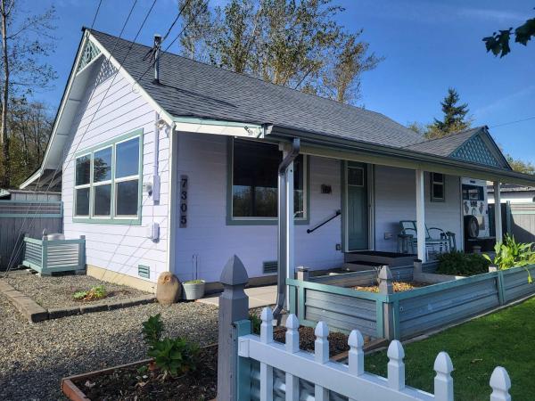 Cute Cottage With Fully Fenced Yard - Ferndale, WA