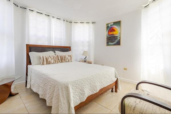 Cozy Apartment w/Ocean View, Pool & Beach Access, Montego Bay