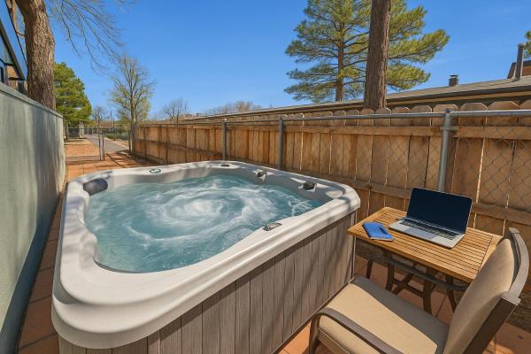 A la foto es mostra l'objecte NEW I Hot Tub I Game Room I Arcade 15k Games I Nearby Hikes situat a la ciutat de Flagstaff.