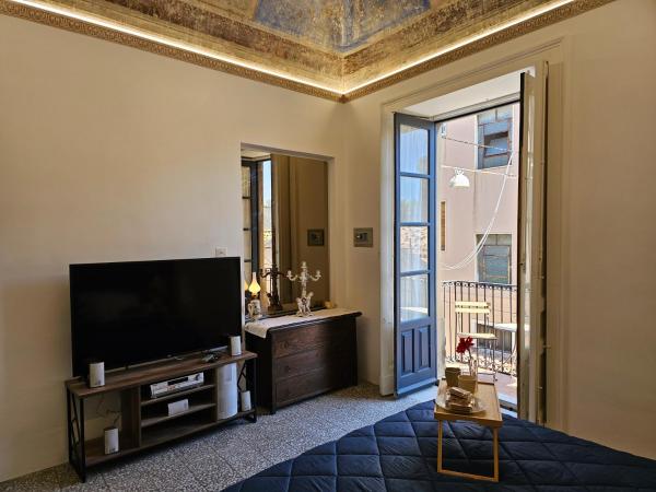 A la foto es mostra l'objecte Grey House Apartments situat a la ciutat de Catània.