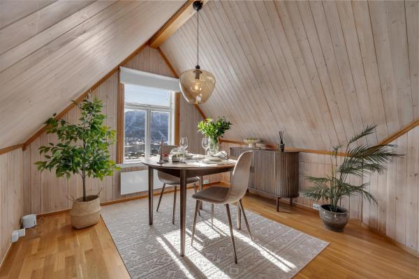 Auf dem Foto ist das Objekt Cozy central loft apartment with amazing view in der Stadt Tromsø zu sehen.