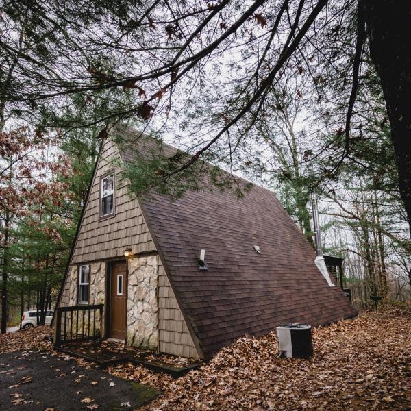 Na fotografii je vidět objekt A-Frame #02 - by The Chalets nacházející se ve městě Logan.