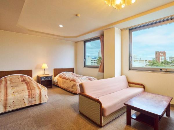 The photo shows the Hotel Fukui Castle - Vacation STAY 58712v located in the city of Omachi.