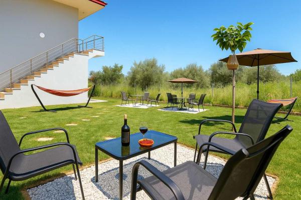 Στη φωτογραφία φαίνεται το αντικείμενο Aigli Garden Getaway, Escape Close to Vrasna Beach που βρίσκεται στην πόλη Βρασνά.