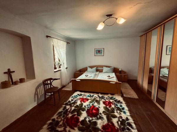 På bildet vises objektet Casa cu struț Malancrav som ligger i byen Agnita.