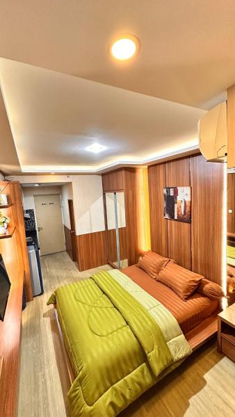 写真にはKeputih市にあるPerfect Escape Studio Daily Staycation Netflix & City View at Bale Hinggil Apartmentsが写っています。