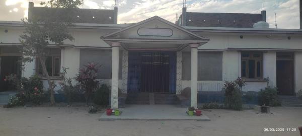 写真にはPūranpur市にあるAnand Homestayが写っています。