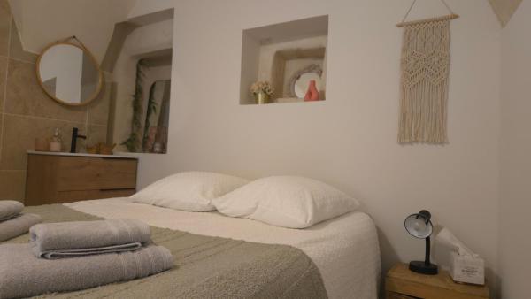 A la foto es mostra l'objecte Petit bonheur situat a la ciutat de Lauris.
