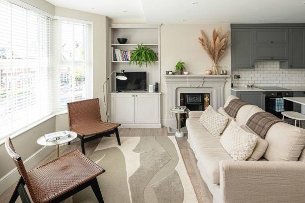 Stylish Crouch End 2B2B Flat - Sleeps 6, London