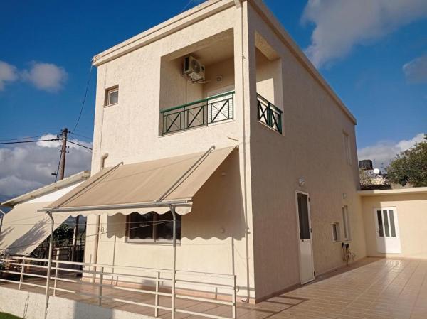 A la foto es mostra l'objecte Anna's House situat a la ciutat de Petrokefálion.