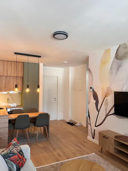 Na fotografii je vidět objekt Adena nacházející se ve městě Igman.