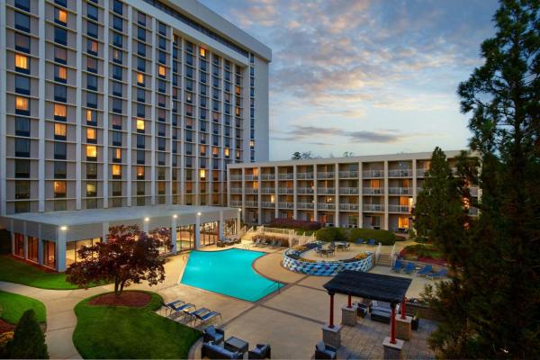 På billedet ses objektet Atlanta Airport Marriott beliggende i byen Atlanta.
